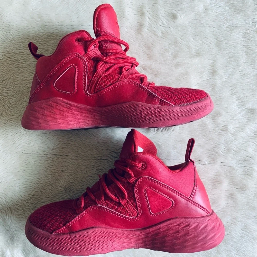 Jordan Formula 23 BP Kids Sneakers - Picture 2 of 5